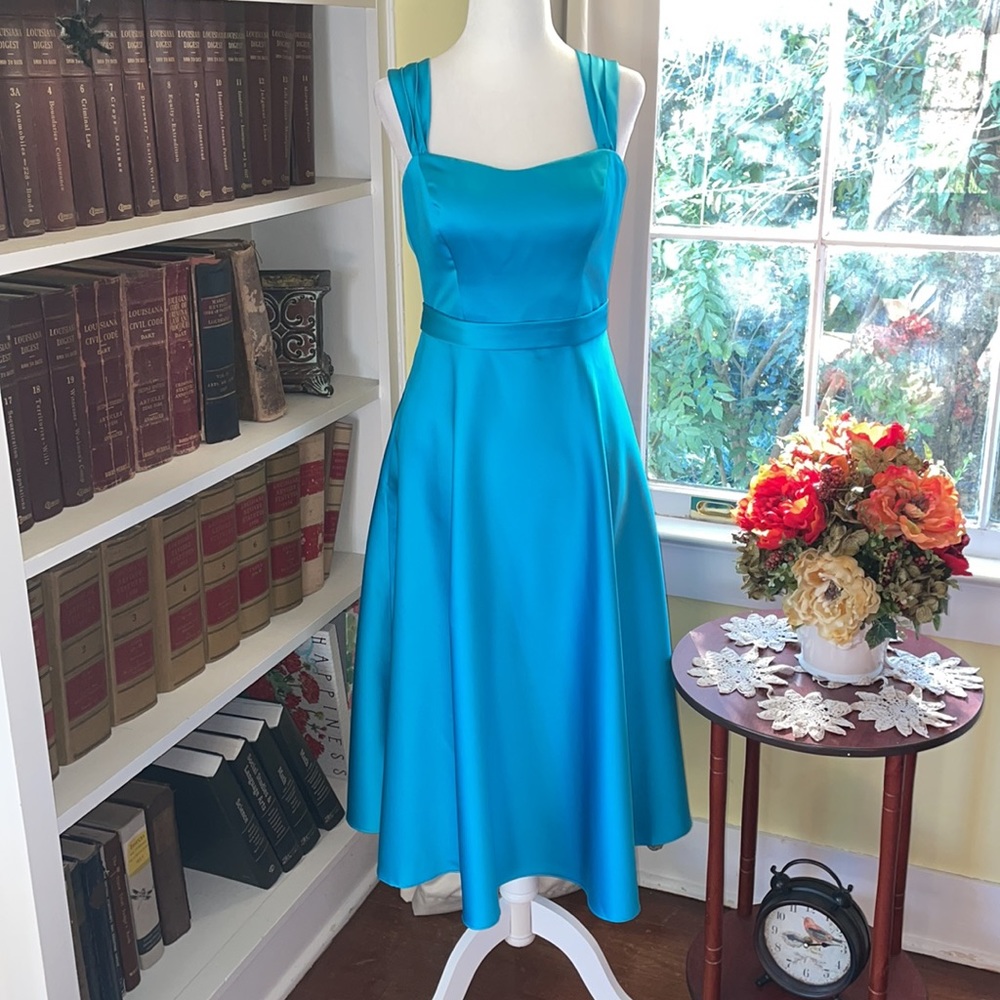 David's Bridal Aqua Classic Silhouette Bridesmaid Dress Style F14556 Size 4